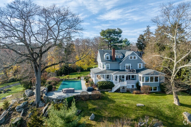 Many houses in Belle Haven have private pools.