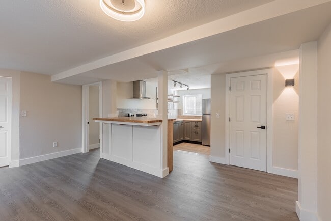 1144 SE 85th Ave unit Vic II, Portland, OR 97216 - photo 5