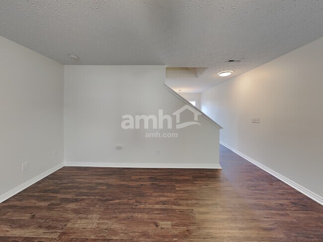 1395 Ithaca Dr, Columbus, OH 43228 - photo 5