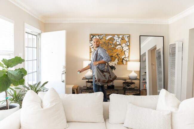 1119 N Sweetzer Ave unit 11, West Hollywood, CA 90069 - photo 4