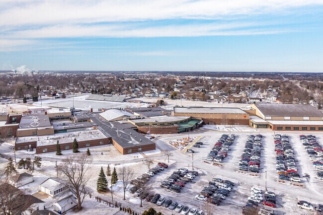 West De Pere High School serves grades 9 - 12th.