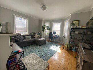 50 Green St, Boston, MA 02130