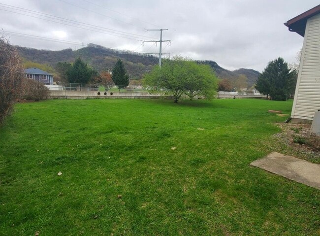 3511 29th Ct S unit Upper Unit Duplex, La Crosse, WI 54601 - photo 3