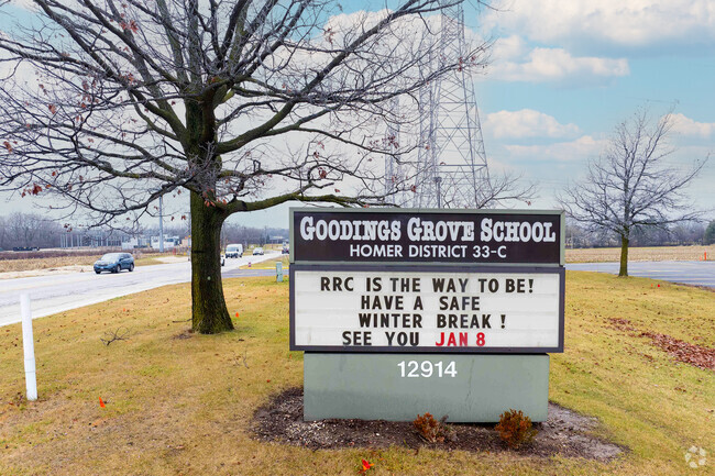 The courses at Gooding Grove School in Homer Glen, IL encourage critical thinking & creativity.