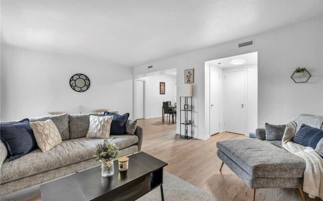 15925 Van Aken Blvd unit GEO 2BD 2BH, Cleveland, OH 44120 - photo 6