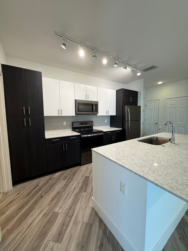 Bold Lofts Apartments & Private Office Rentals, Sarasota, FL 34236 - photo 5