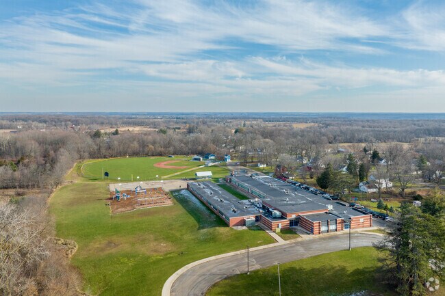 Maplewood Elementary has a 27% reading proficiency score.