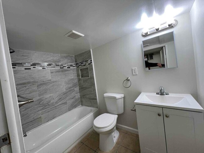 524 S Macon St unit 524 S Macon street, Baltimore, MD 21224 - photo 3