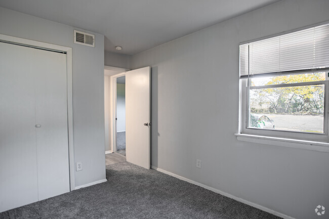 2BR,1BA,-850SF