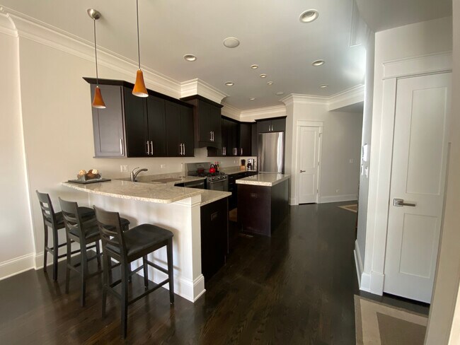 2138 W Roscoe St unit 2, Chicago, IL 60618 - photo 3