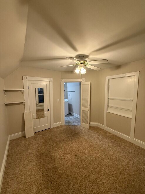 246 Taylor St unit 2b, Manchester, NH 03103 - photo 1