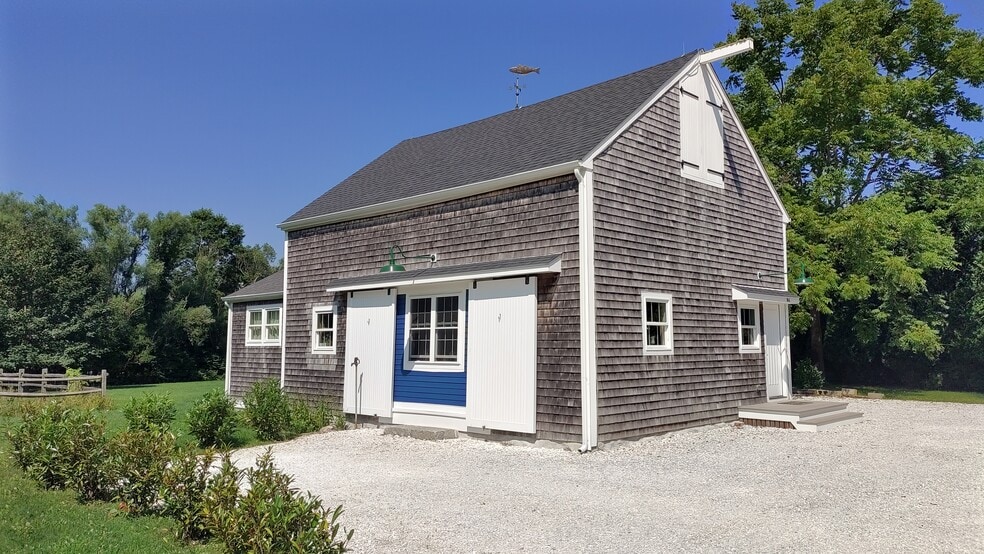 94 Cross Rd unit Main House, Westport, MA 02790 - photo 1