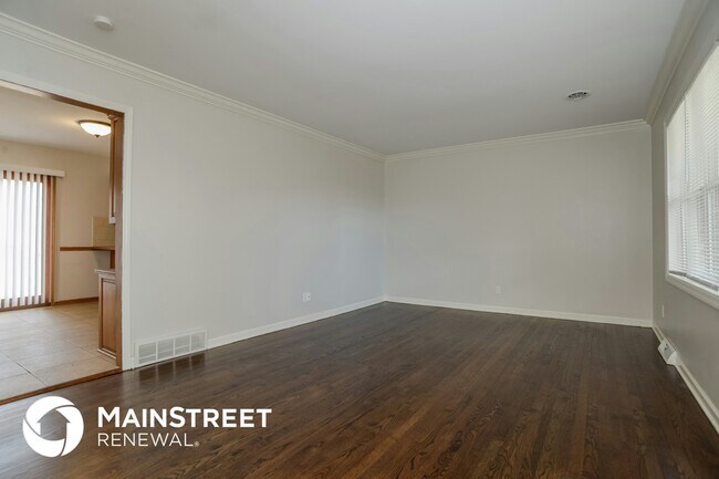 11212 Lecluyse Dr, Shawnee, KS 66203 - photo 5