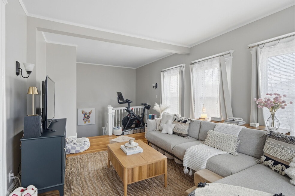 186 Arnoldale Rd unit 2, West Hartford, CT 06119 - photo 1