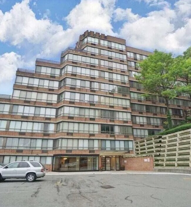 755 Narrows Rd N Unit 302, Staten Island, NY 10304