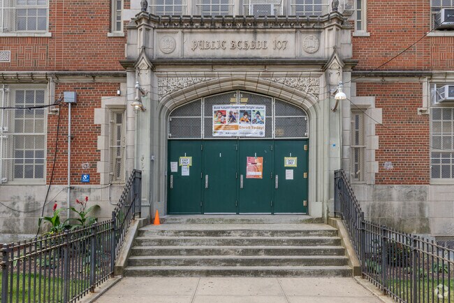 Ps 107 Thomas A Dooley has a student-teacher ratio of 15:1.