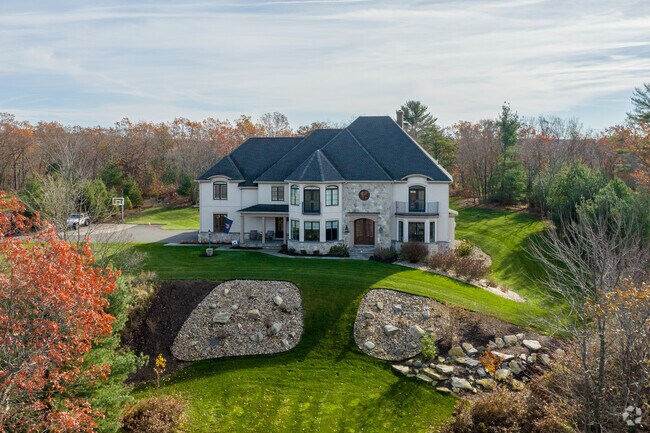 Four bedroom home found on Cedar Ridge in Minnechaug.