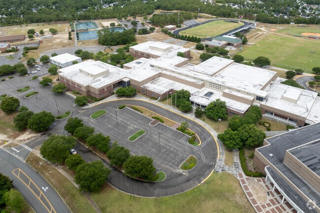 Eugene Ashley High School in Wilmington, NC has 1,975 students in grades 9-12.