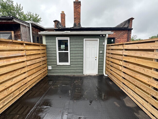 3135 W McNichols Rd unit upper floor apartmen, Detroit, MI 48221 - photo 5