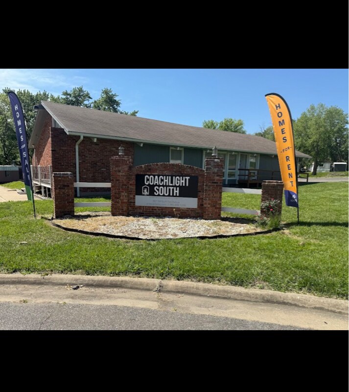 3831 SW South Park Ave, Topeka, KS 66609 - photo 1