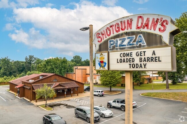 Shotgun Dan’s Pizza in Walnut Valley is known for its generous topping style.