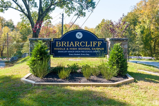 Welcome to Briarcliff Middle School in Briarcliff Manor, NY.