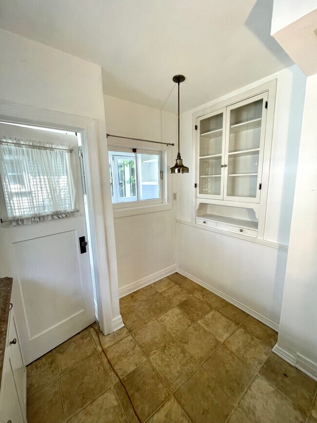 402 Micheltorena St unit 1/2, Los Angeles, CA 90026 - photo 7