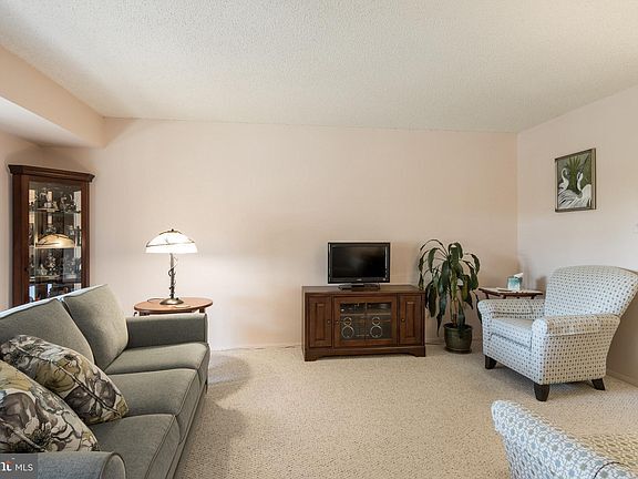 3 Windblown Ct unit T-1, Baltimore, MD 21209 - photo 5