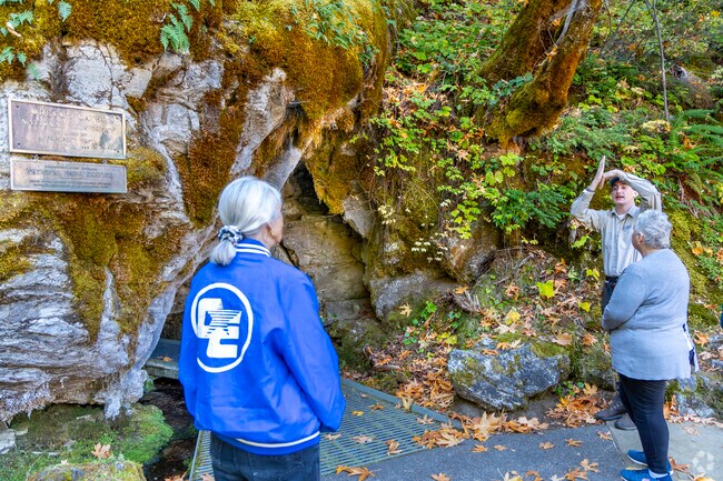 The local residents and guests of Grant's pass can visit the famous Oregon caves.