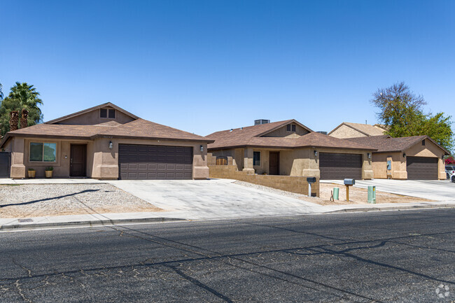 Townsend’s ranch-style homes offer single-level living with spacious layouts and desert-friendly design.