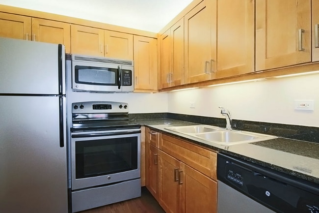 240 E Wacker Dr, Chicago, IL 60601 - photo 7