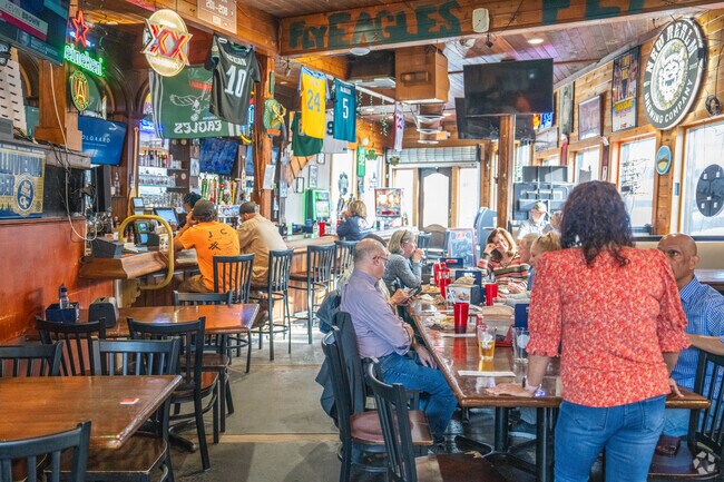 Residents in Home Park can gather at Rocky Mountain Pizza Company for beers and great ambience.