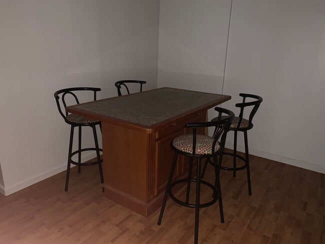 Eat in kitchen
