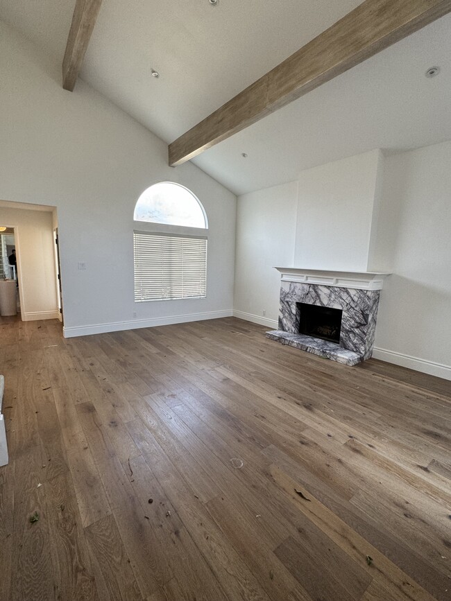 Spacious room to gather together