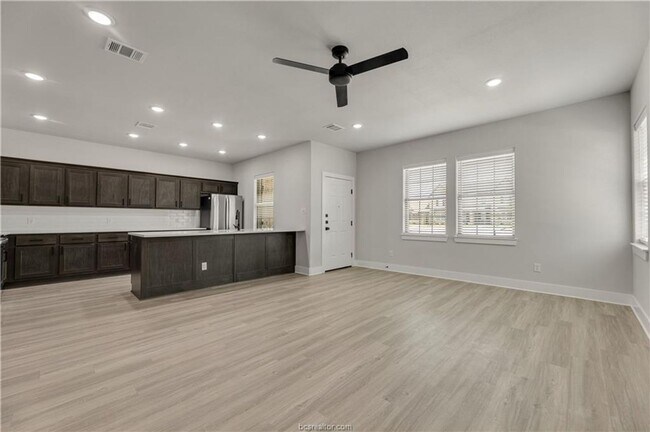 537 Baby Bear Dr, College Station, TX 77845 - photo 4