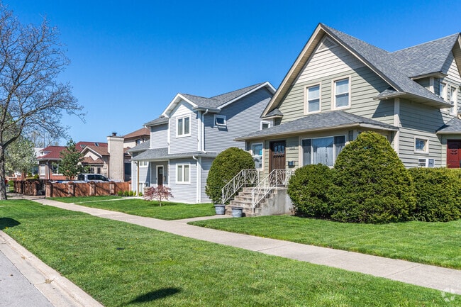 The lawns are all properly maintained in Melrose Park.