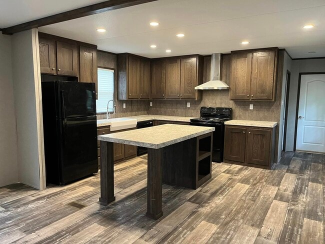 117 Betty St, Conroe, TX 77301 - photo 3