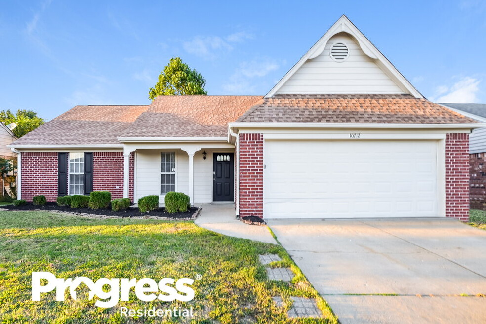 10712 Oak Cir N, Olive Branch, MS 38654 - photo 1