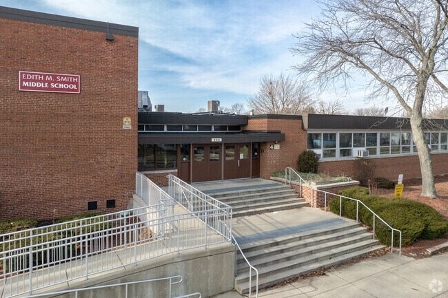 The student population of Edith M Smith Middle School in Waukegan is just above 500.