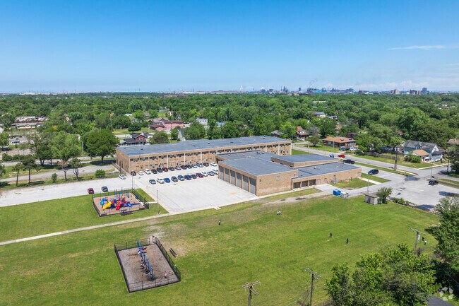 Beveridge Elementary School serves the Brunswick neighborhood.