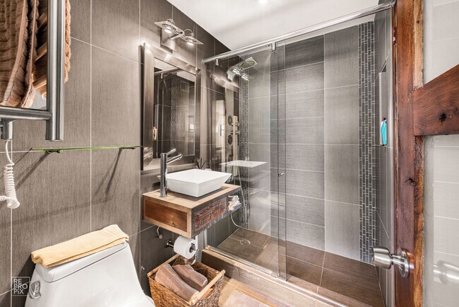 Shoreline Towers Condominiums unit 15O, Chicago, IL 60660 - photo 4