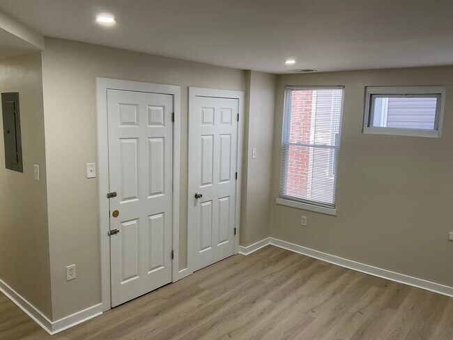 903 Lindley Ave unit 2nd fl, Philadelphia, PA 19141 - photo 4