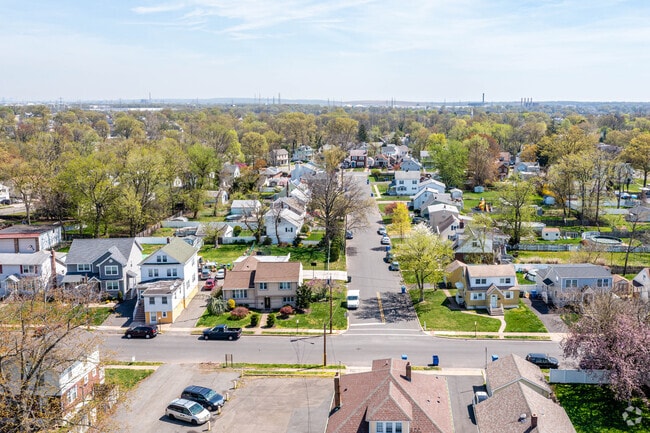 Overview of residential streets in the Woodbridge neighborhood.
