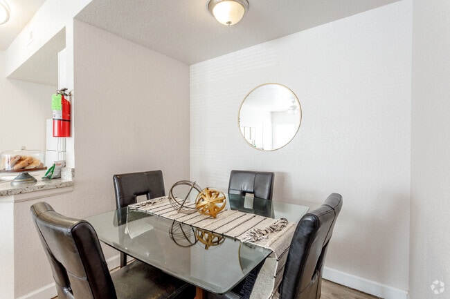 2BR, 2BA - 1012 SF
