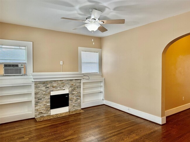 2010 Crocker St unit 3, Houston, TX 77006 - photo 2
