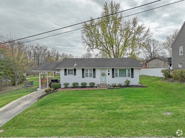 The Oakview-Blackburn community has many homes that sit on large plots of land.