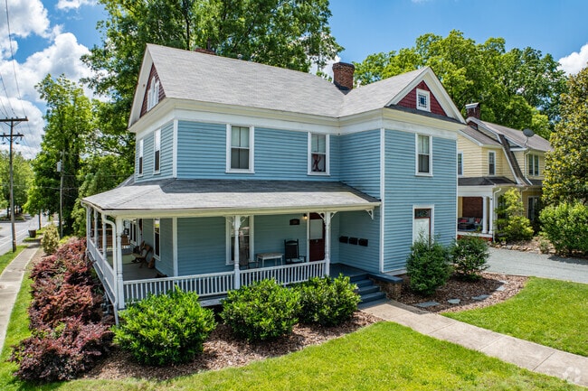 Well-maintained lawns and wrap-around porches are common in Dunleath.