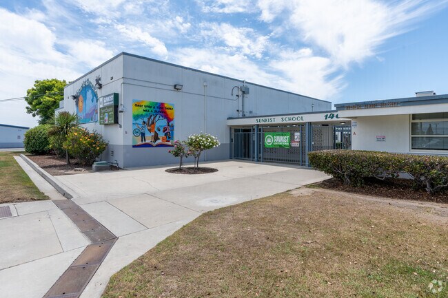 Sunkist Elementary School has an enrollment of 573 students.