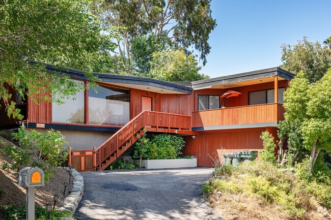 West San Rafael Hills doesn't fall short on beautiful architecture and modern designs.
