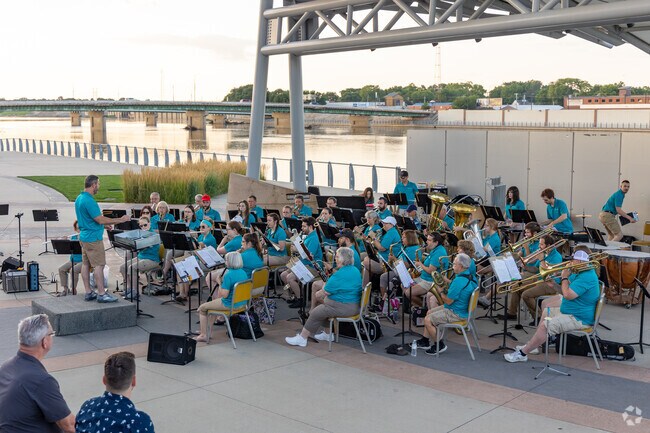 Maples residents soak in the sounds of live music during downtown events.